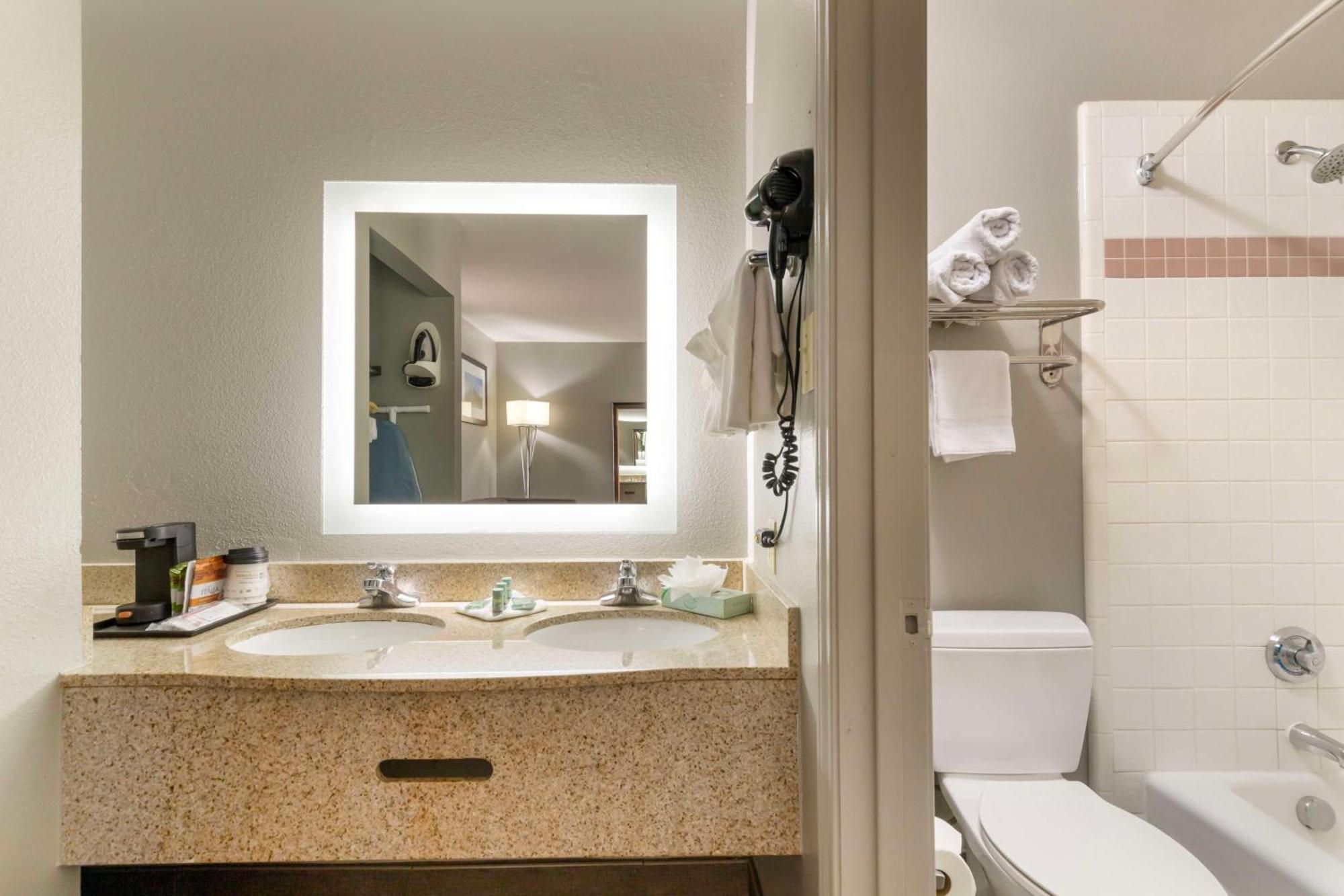 Best Western Near Lackland Afb Seaworld San Antonio Bagian luar foto