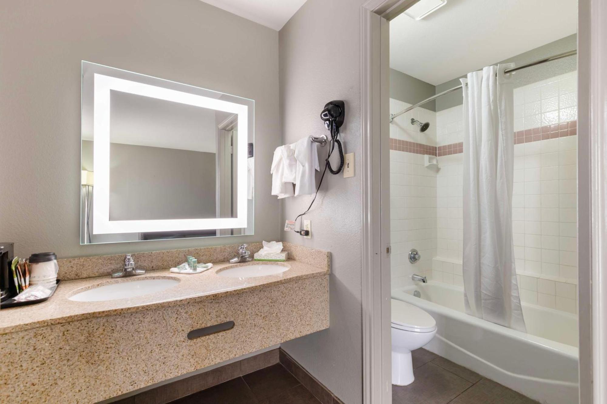 Best Western Near Lackland Afb Seaworld San Antonio Bagian luar foto