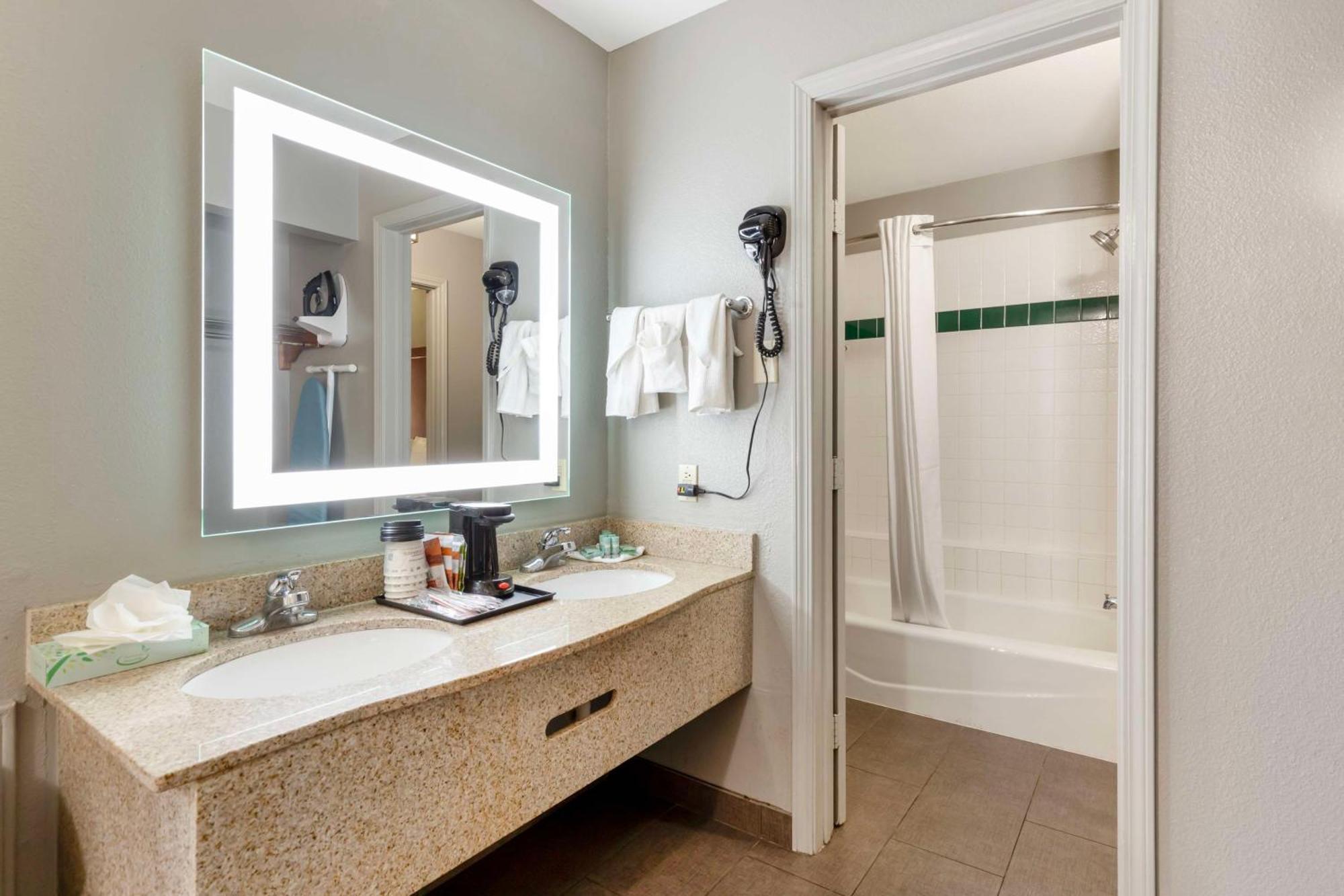 Best Western Near Lackland Afb Seaworld San Antonio Bagian luar foto