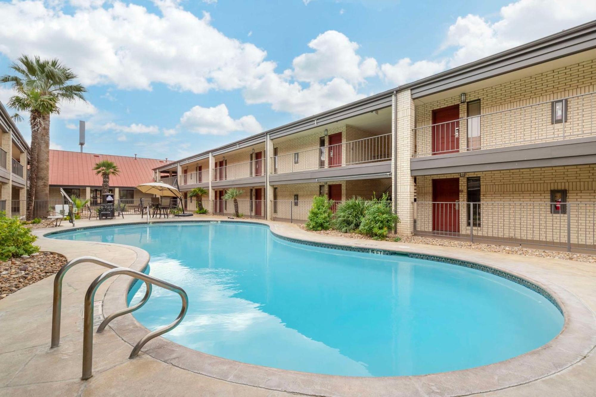 Best Western Near Lackland Afb Seaworld San Antonio Bagian luar foto